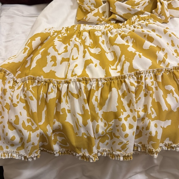 Yellow set - Picture 5 of 6